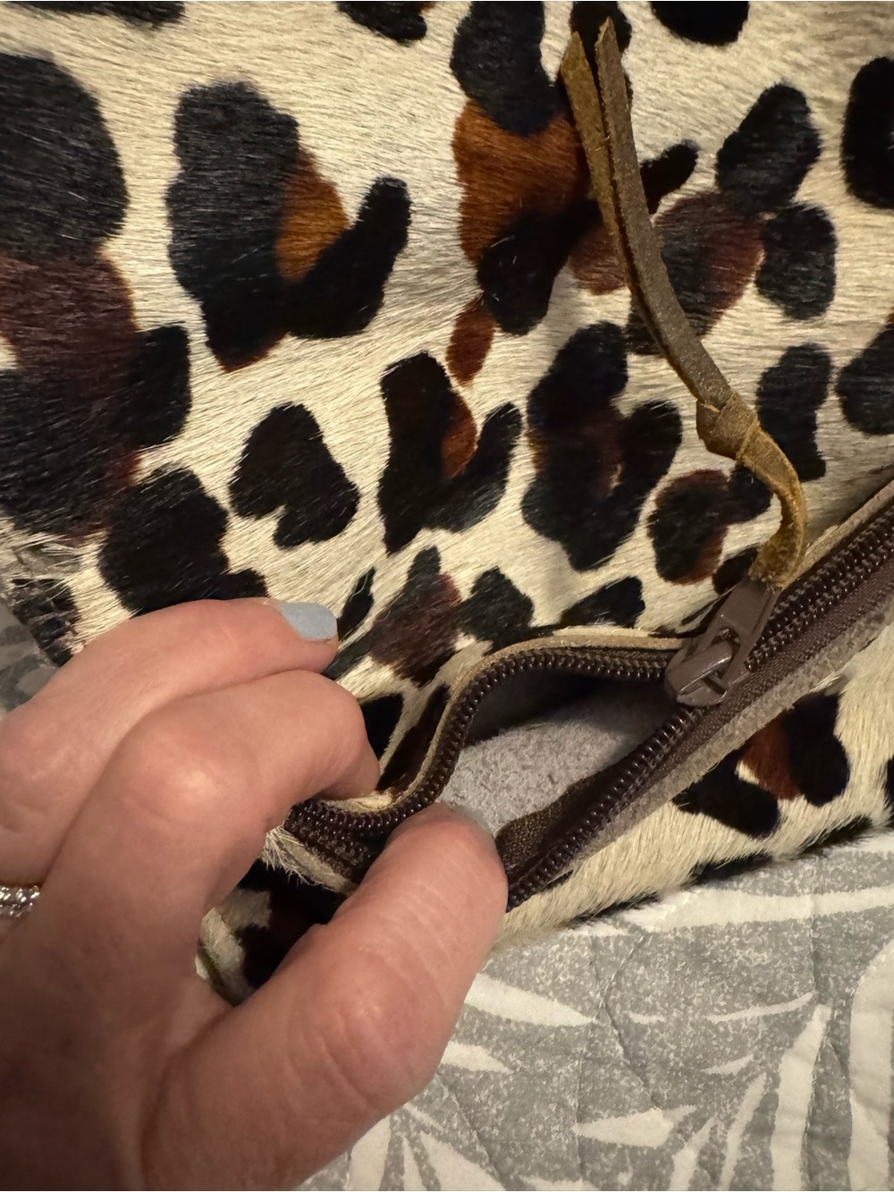 Upcycled LV crossbody - Picture 4 of 8